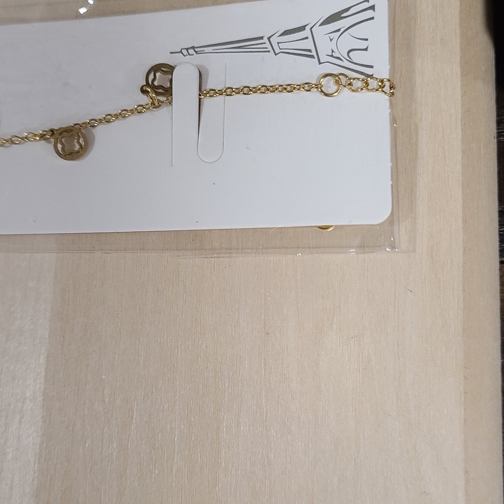 💛💛NEW💛💛 CUTE!! 18kt Gold Plated over SS Hollow Cut Clover Bracelet - Picture 13 of 16